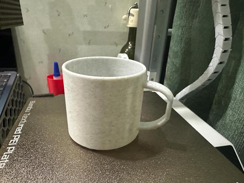 Small handled cup for brushing teeth and rinsing mouth