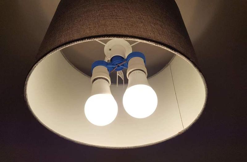 B22 to 2 x E27 Converter