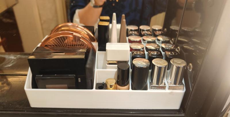 Makeup organizer 1