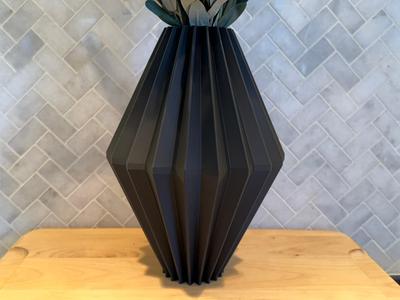 247mm Tall Modern Star Vase