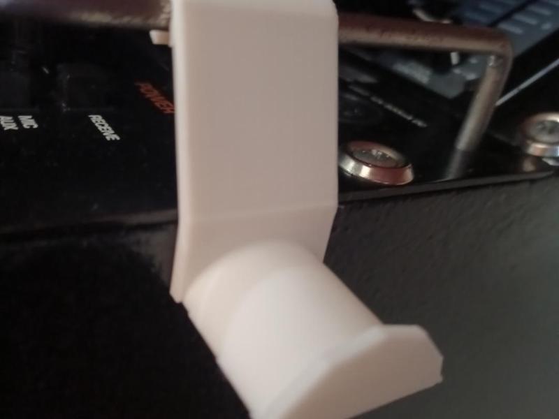 Headphone holder for dj bult