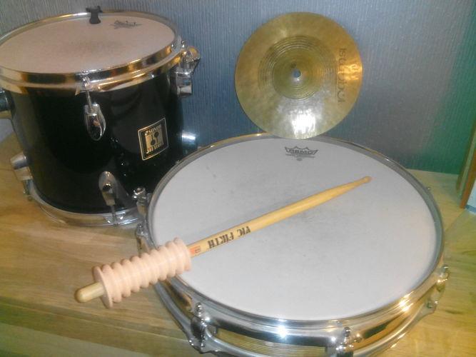 Assisitive flexible grip for drumsticks or other objects