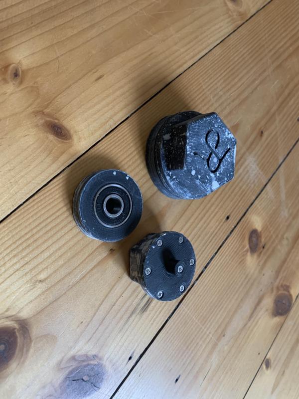 Turning aid / turning aid with ball bearings for pottery