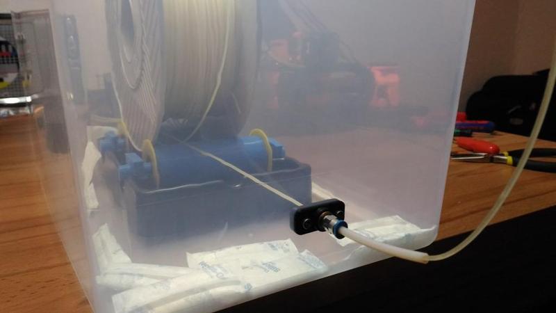 Spool container filament port