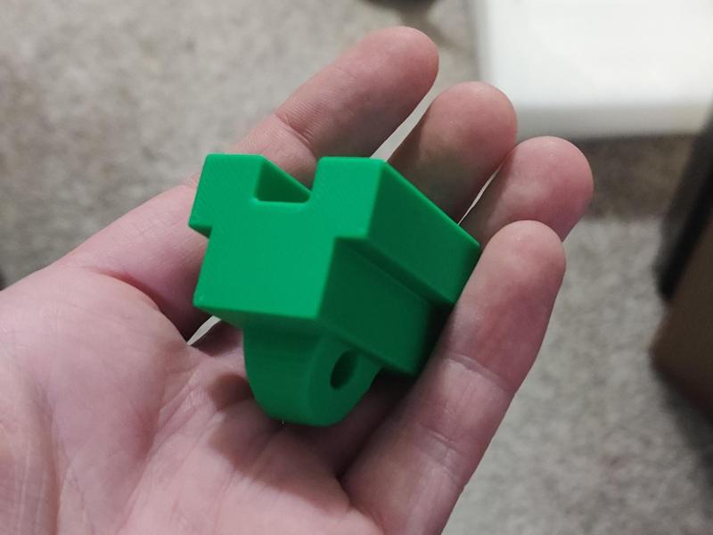 Curtain runner for apartment vertical blinds