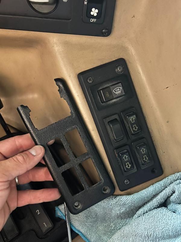 1997-2003 Hummer H1 Main Windows Switch Plate
