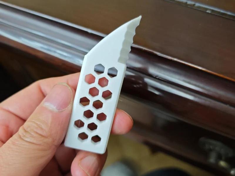 Ultralight, high-strength parcel knife, box cutter, keychain-mountable express delivery unpacking tool