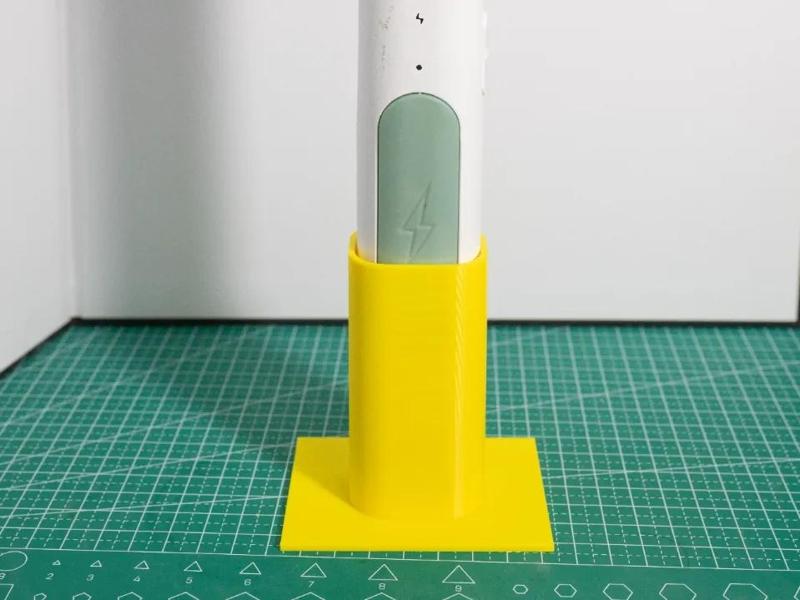 Fly Swatter Gun Desktop Stand (no supports)