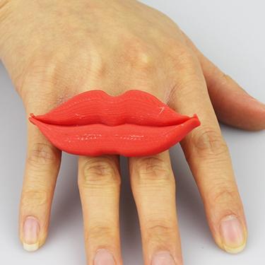 Lips ring