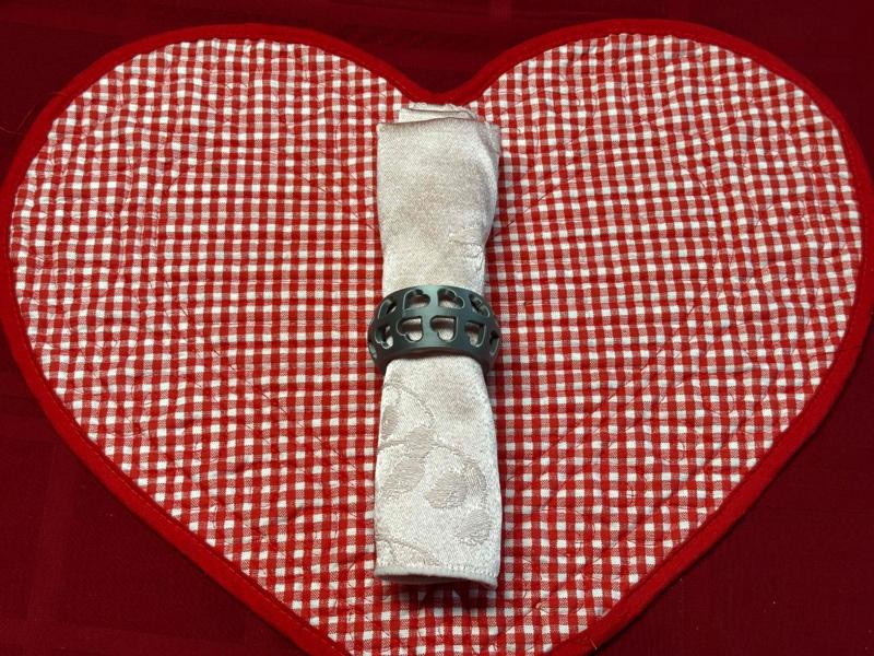 Heartly Elegance Napkin Ring