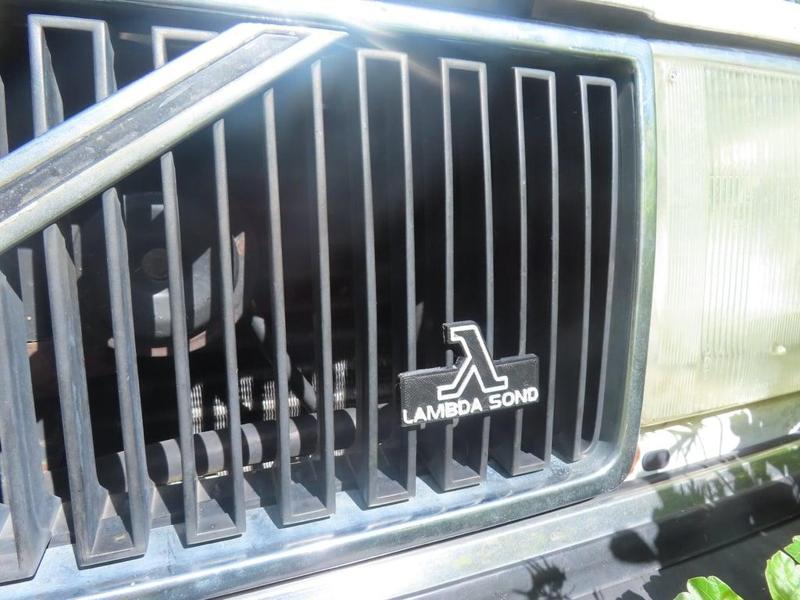 Volvo Lamba Sond grille badge