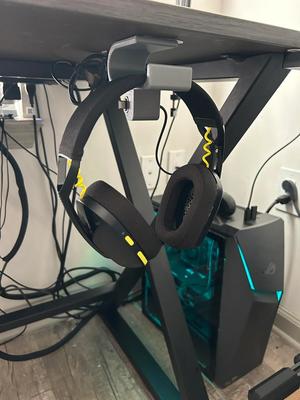 Under Desk Headphone Holder with Magnetic Holder for Charger