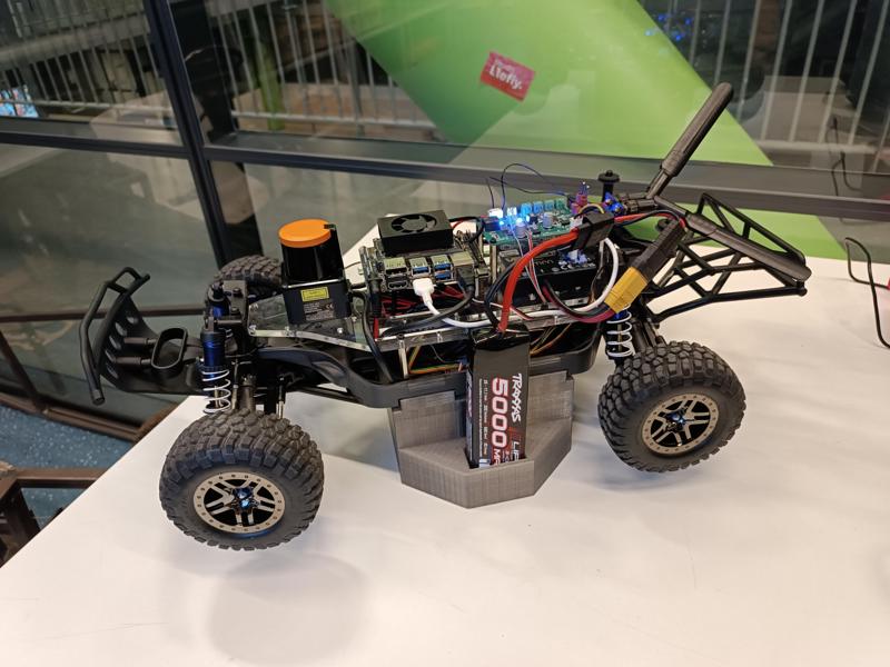 Traxxas Slash 4X4 Ultimate Rc car stand (F1TENTH Race)