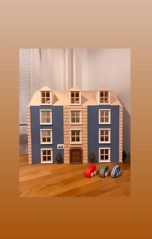 Doll House Oliver