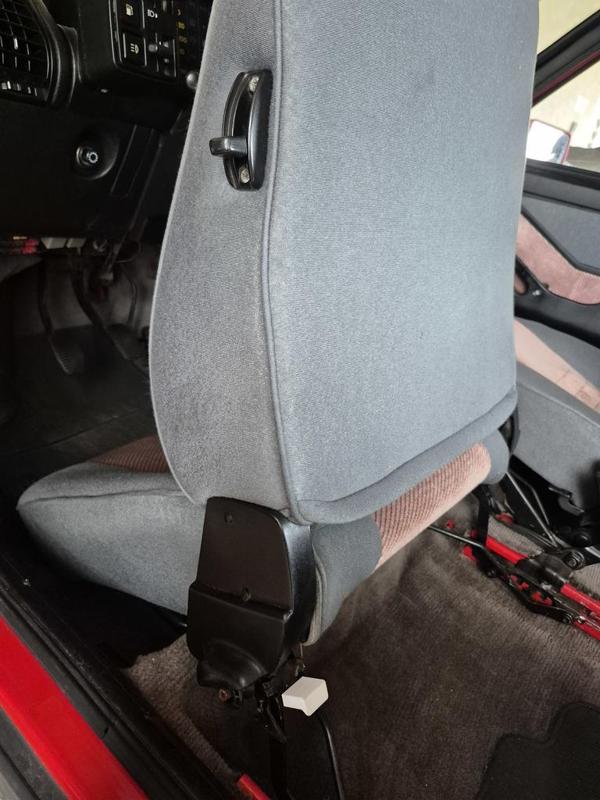 Capa da alavanca inferior dos bancos do Fiat Uno 1a geração