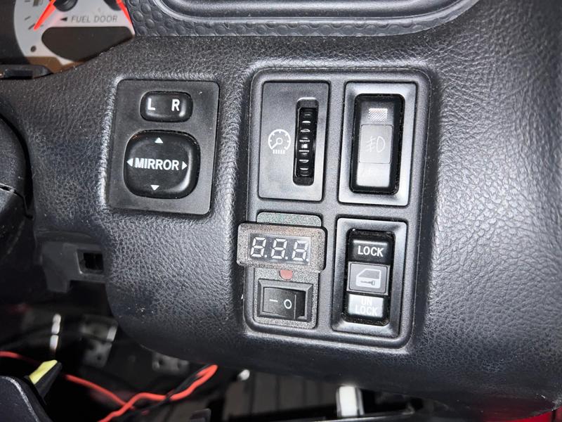 Toyota MR2 MRS spyder ZZW30 dash USB charger and voltmeter with switch