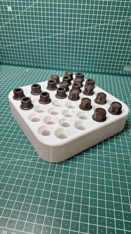 Cone and Ball Seat Wheel Bolt Box   