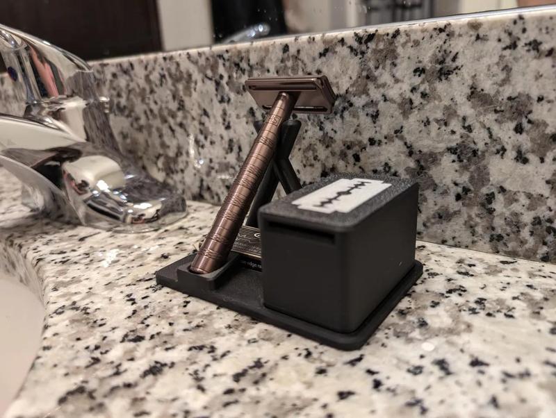 Shaving Stand - Henson AL13 - Safety Razor   