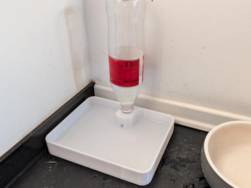 Water bowl for Dog & Cat for reuseable PET bottles