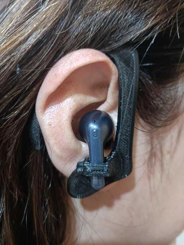 Earphone support for people who drop it all the time.  Soporte auricular para gente que se le cae todo el tiempo. 
