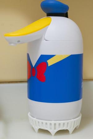 Soap dispenser lifting platform