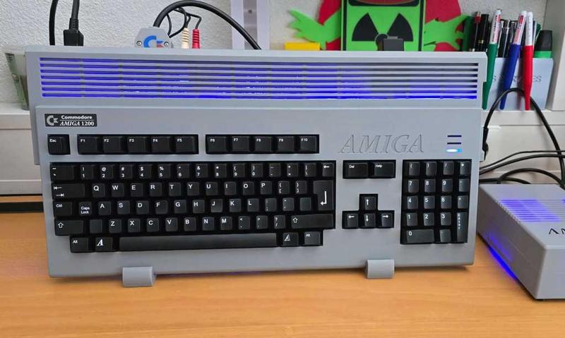 Amiga 1200 desktop stand
