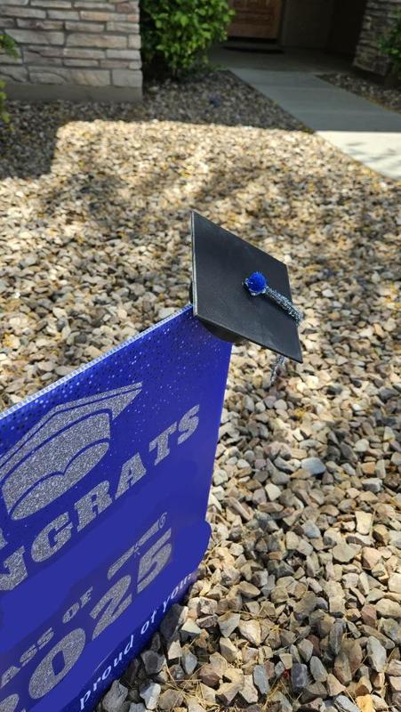 Graduation Sign Cap Ornament. 