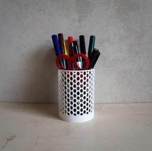 Ellipse pencil holder