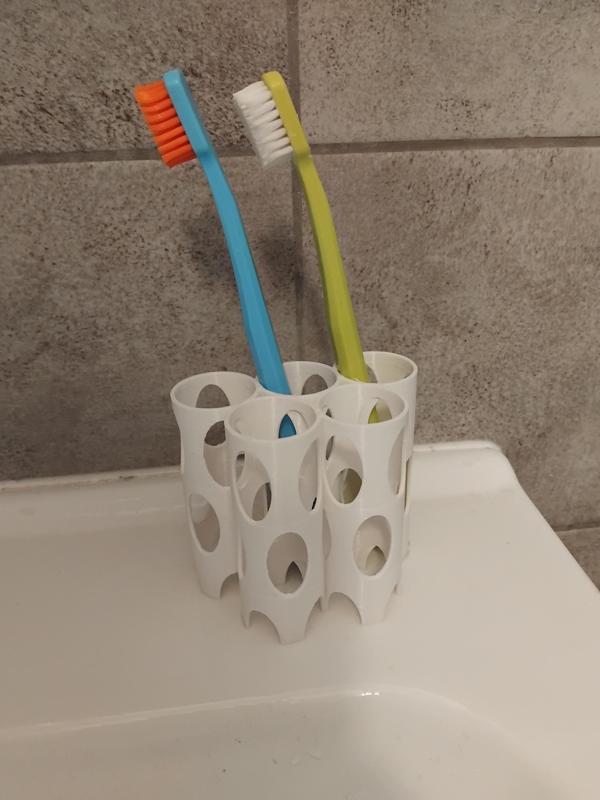 Simple toothbrush holder