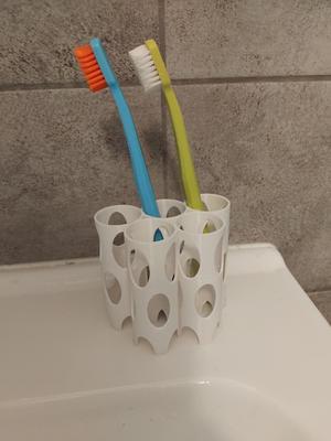 Simple toothbrush holder