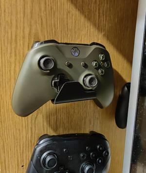 Microsoft Xbox One wall mount