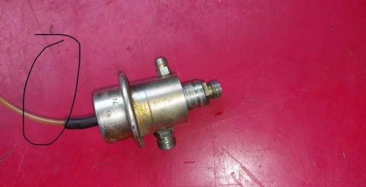 mercedes w126 k jetronic fuel pressure vacum adapter. Repair on TPU