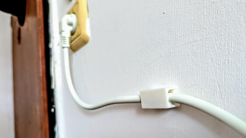 A Simple Cable Wall Mount