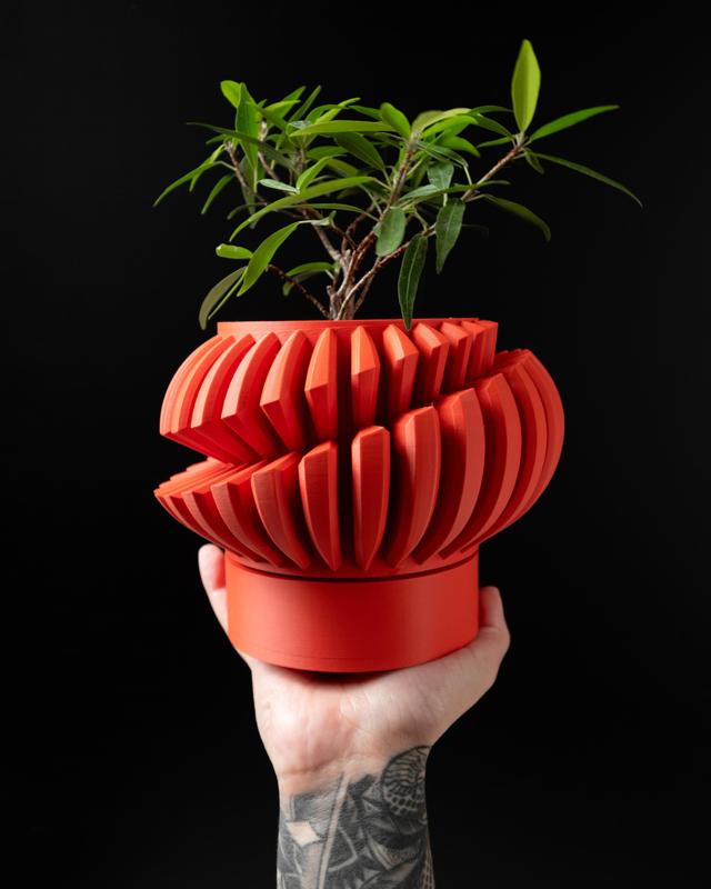 Luxira Planter Pot V2 by MODERN MACHINE
