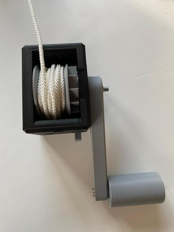 Compact winch for 6mm rope