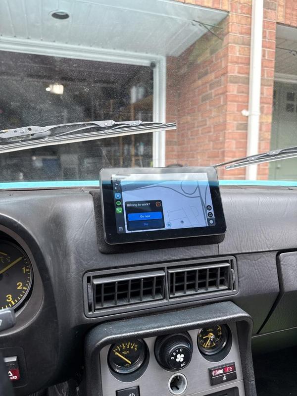 Porsche 944 - Apple CarPlay (RC08)  Center Mount