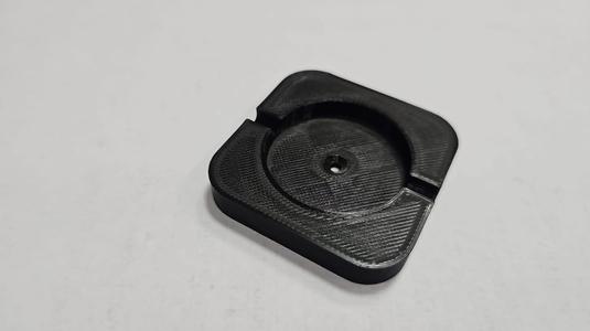Die plate for sealer