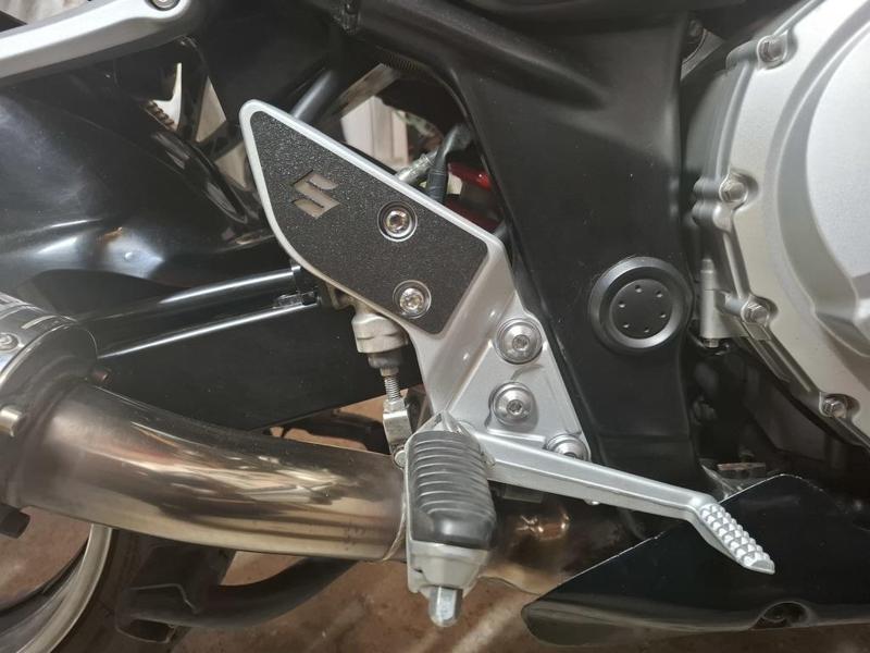 Footrest holders covers for Suzuki gsf/ gsx-f 650/1250 