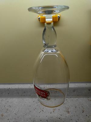 Beer/wine glass holder