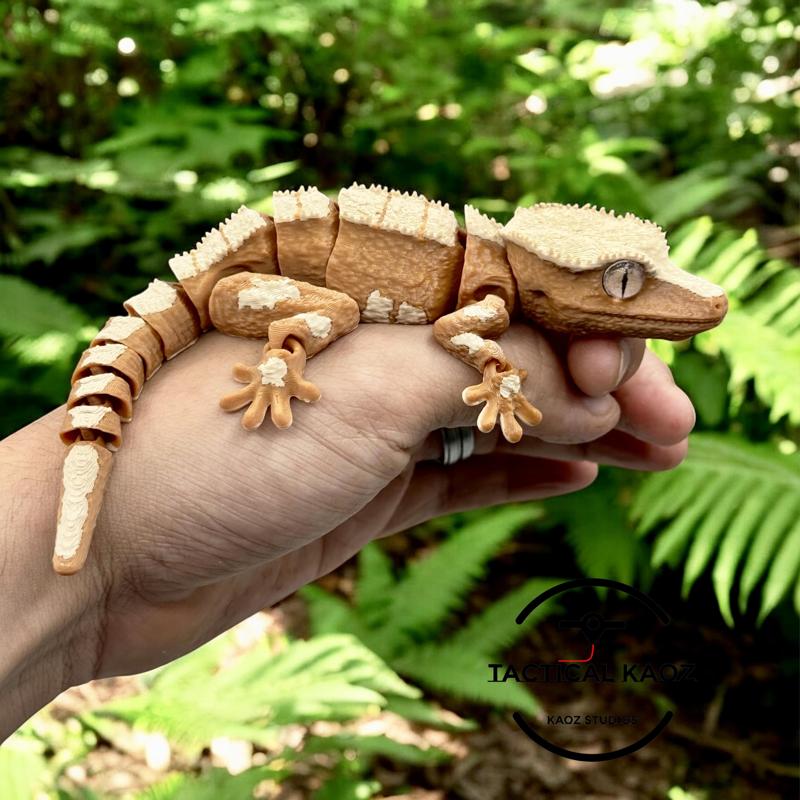 Articulated Crested Gecko | Pre-Painted + Optional 8mm Glass Eye Version