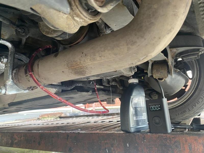 A cap for oil pumping into the differential W203