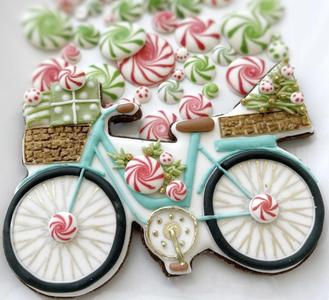 Yuletide Joy Ride: Christmas Bicycle Cookie Cutter with Candy Baskets