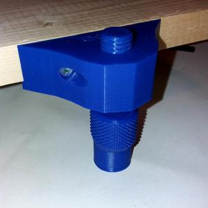 Adjustable leg for stands