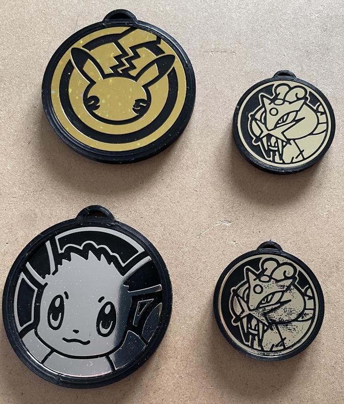 Pokemon TCG Coin keychain pendent - Closed back
