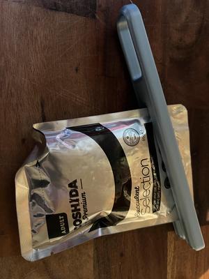 Cat Food Pouch Squeezer