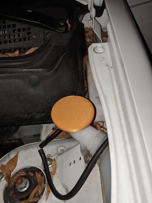 2006 Honda CR-V window fluid reservoir cap.