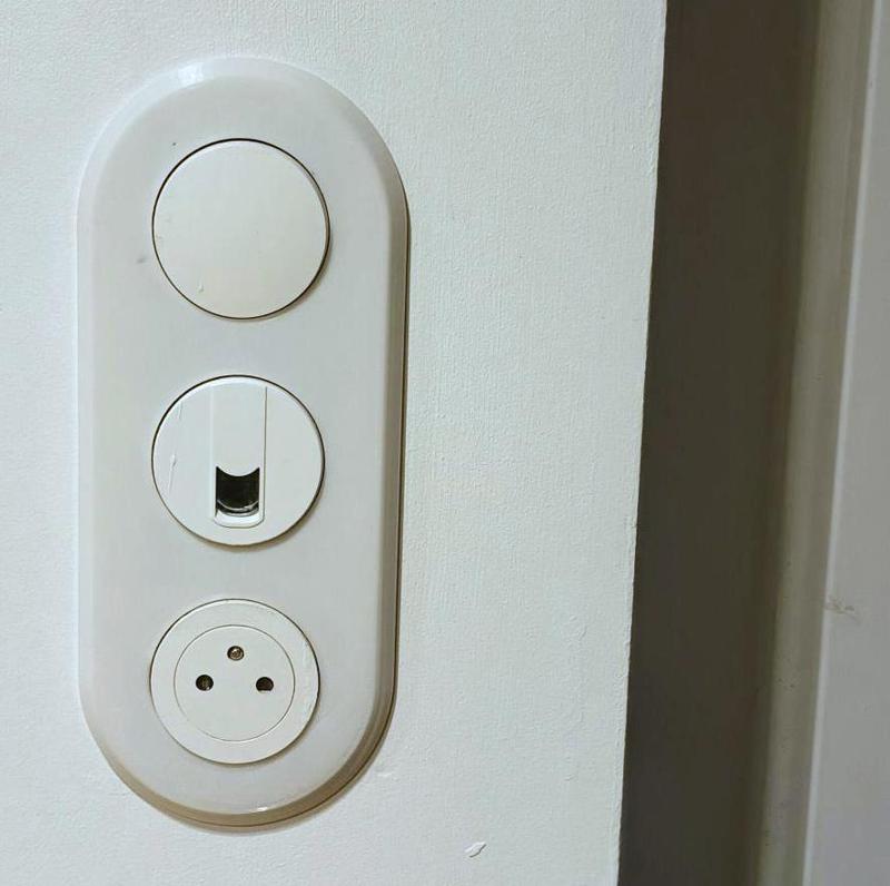 TRIPLE DOOXIE LEGRAND FINISHING SOCKET COVER