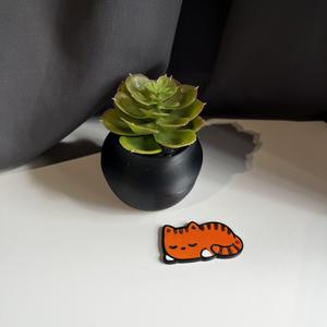 CAT SLEEPING KEYCHAIN