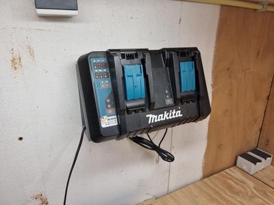 Makita DC18RD wall mount