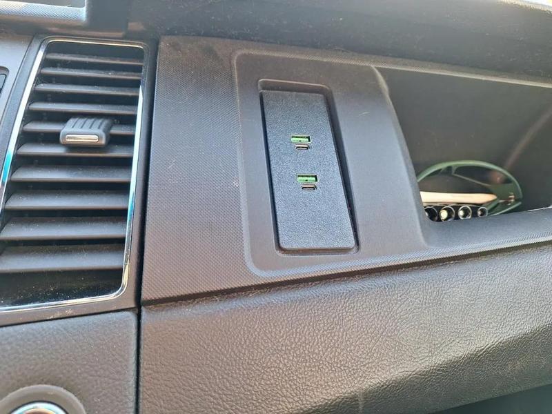 Ford USB Auxiliary Power Trim Plate   